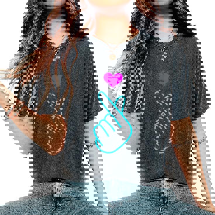 Kpop Dedo Corazón Símbolo Mano Azul Kpop Inspirado Amor Cuello Camiseta extragrande cómoda para mujer