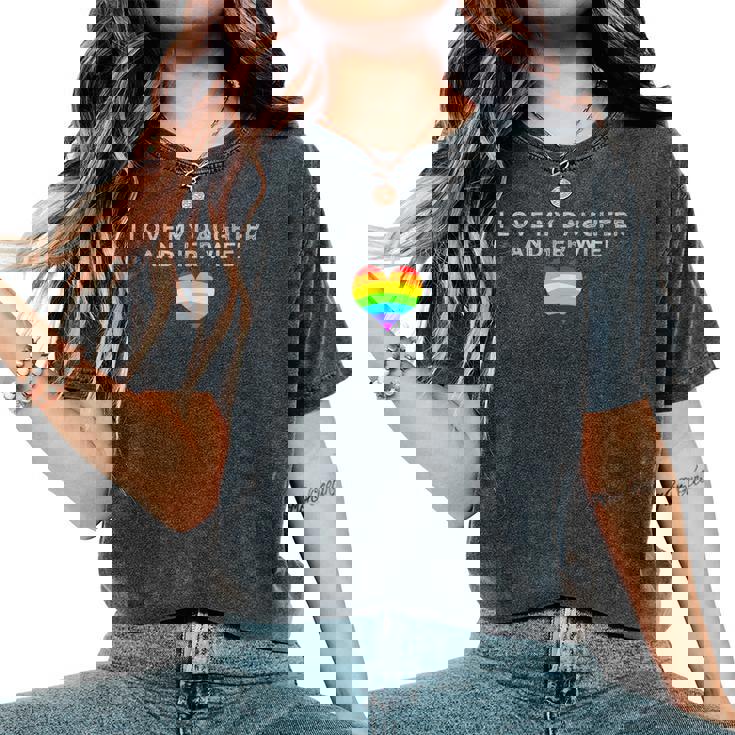 I Love My Daughter And Her Wife Rainbow Heart Queer Family Women's Oversized Comfort T-Shirt