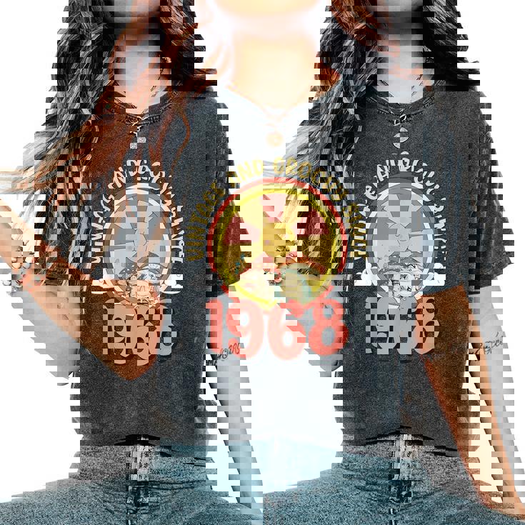 Vintage 1968 Retro Hippie Groovy 55Th Birthday Camiseta extragrande cómoda para mujer