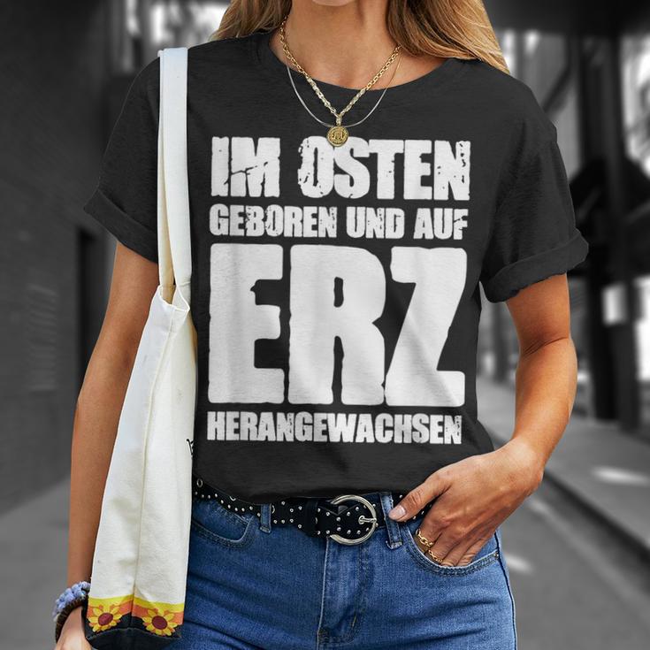 Ddr Ossi Erzgebirge Im Osten Geboren Auf Erz Heranwursen In East T-Shirt Geschenke für Sie