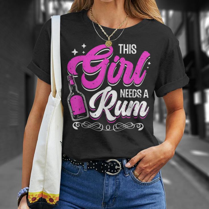 Dieses Mädchen Needs A Rum Saufen Rums Trinken Rum T-Shirt Geschenke für Sie