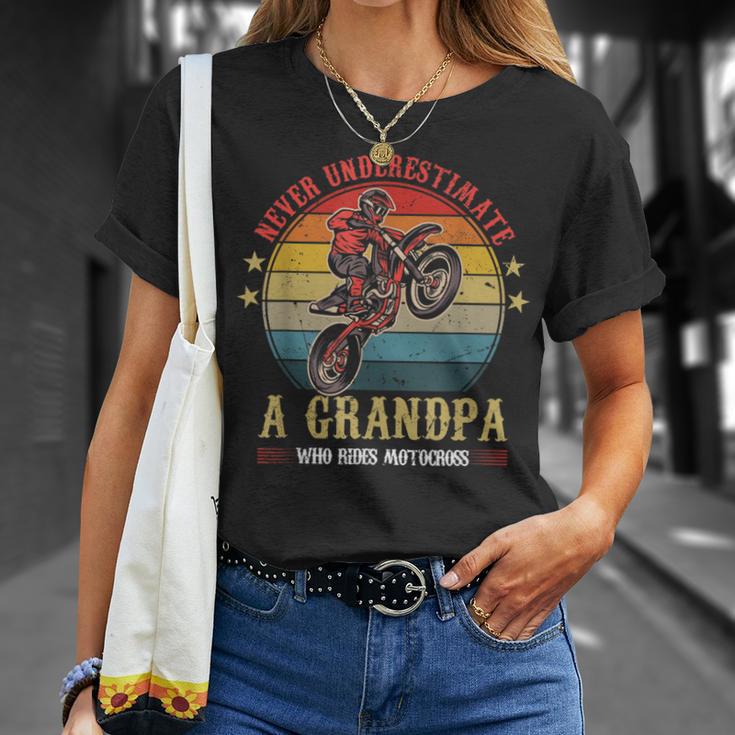 Dirt Bike Never Underestimate A Opa Der Motocross Fahren T-Shirt Geschenke für Sie