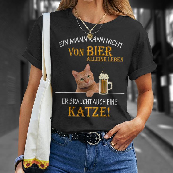 Ein Mann Kann Nichton Bier Allein Leben Katzten T-Shirt Geschenke für Sie