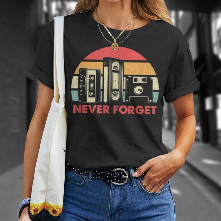 Never Forget Cool Retro Floppy Diskhs And Cassette Tapes T-Shirt Geschenke für Sie