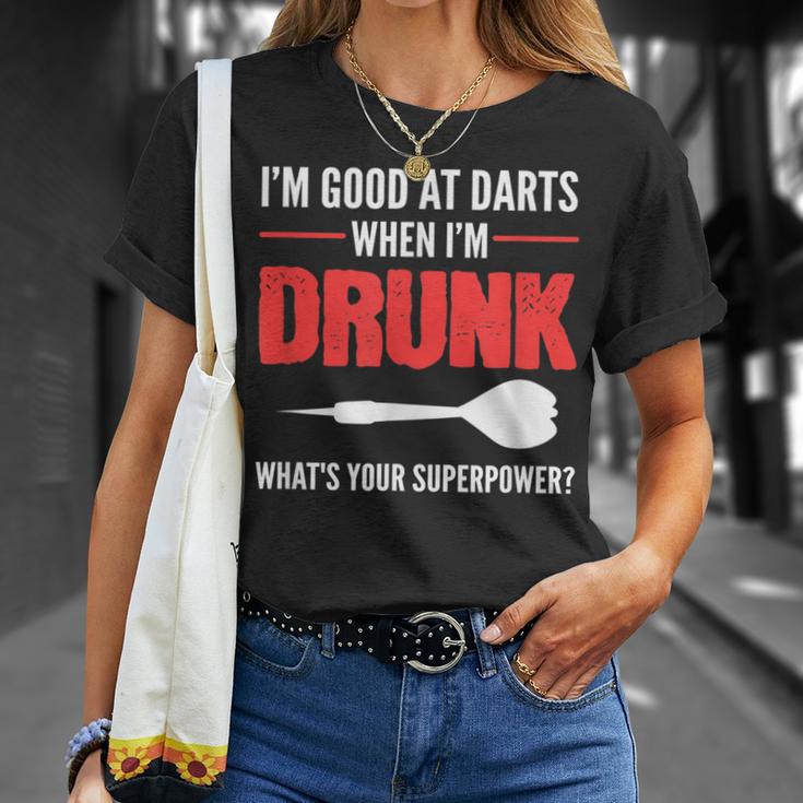 Gut In Darts Alkoholische Person T-Shirt Geschenke für Sie