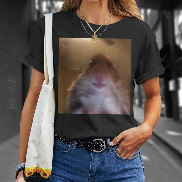 Hamster Starrt In Die Front Camera I Internet Hamster Meme T-Shirt Geschenke für Sie