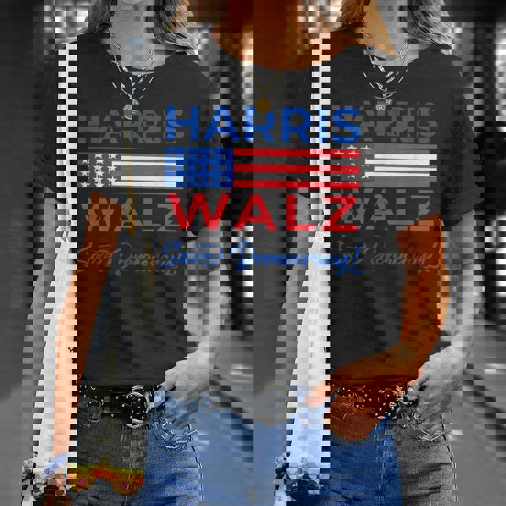 Harris Walz 2024 Salva La DemocraziaOta Presidente Kamala Meme Maglietta Regalos para ella