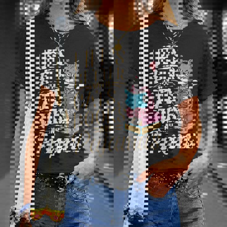 Laida Es Mejor Con Gatos Libros Y Pijamas Divertido Amante De Los Gatos Camiseta unisex Regalos para ella