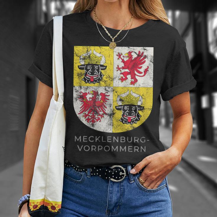 Mecklenburgorpommern German With Crest T-Shirt Geschenke für Sie