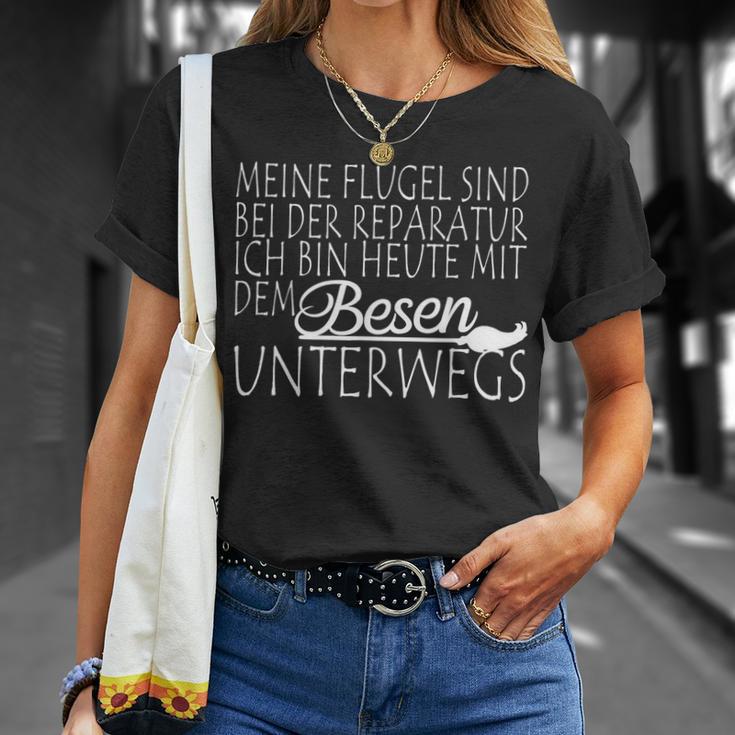 Meine Flügel Sind Bei Der Repatur Underwegs Mit Dem Besen T-Shirt Geschenke für Sie