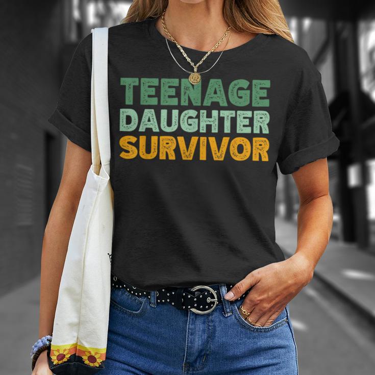 Nage Daughter Survivor Retro T-Shirt Geschenke für Sie