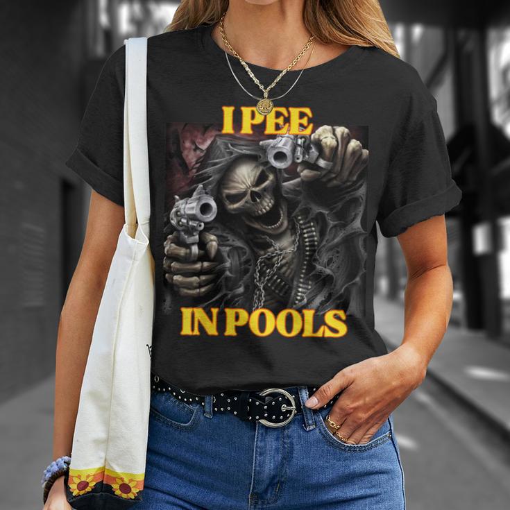 I Pee In Pools Cringe Hard Skeleton Meme T-Shirt Geschenke für Sie