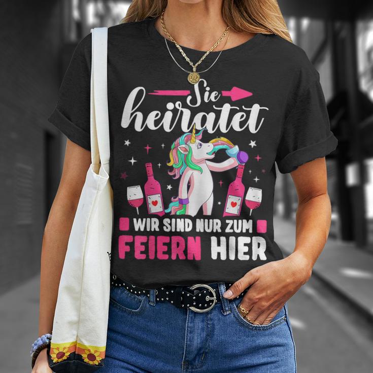 Sie Heiratet Wir Sind Nur Zum Feiern Hier Team T-Shirt Geschenke für Sie