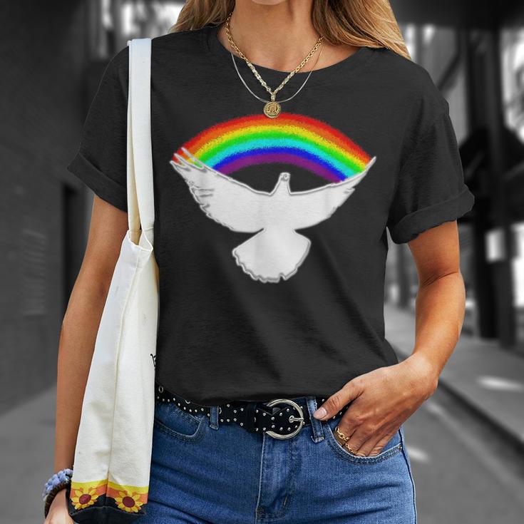 Weiße Friedenstaube Mit Regenbogen T-Shirt Geschenke für Sie