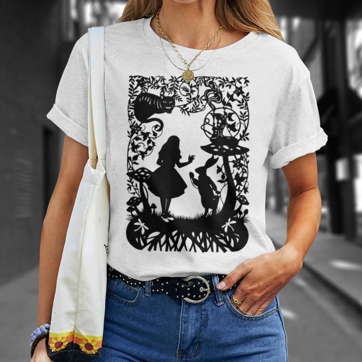 Alice In Wonderland With Cat And Rabbit S T-Shirt Geschenke für Sie