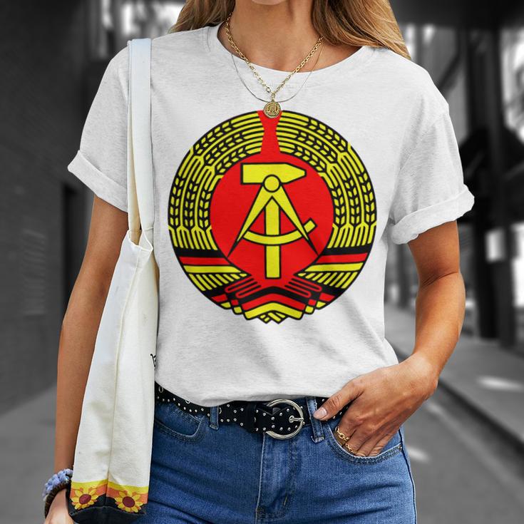 Ddr Flag Hammer And Compass Idea T-Shirt Geschenke für Sie