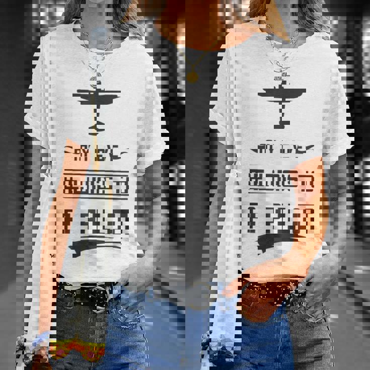Donna My Love Belongs To A Pilot Pilot's Moglie Fidanzata Maglietta Maglietta Regalos para ella