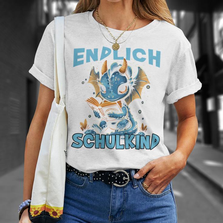 Kinder Endlich Schulkind Drache Buch Lesen 2024 Einschulung Drachen T-Shirt Geschenke für Sie