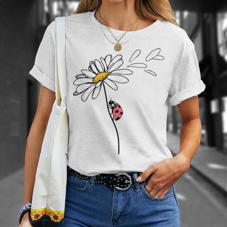 Ladybird On Daisy Blue T-Shirt Geschenke für Sie