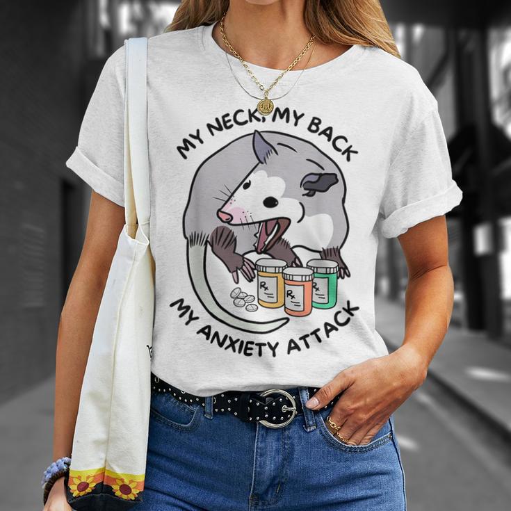 Opossum Schreit Lustig Mein Hals Mein Rücken Mein Angstanfall Gray T-Shirt Geschenke für Sie