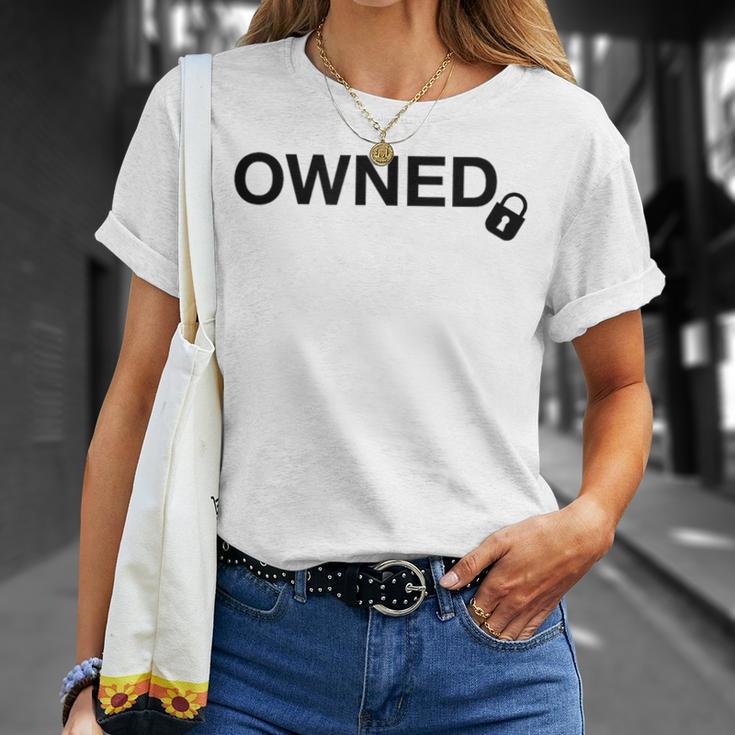 Owned Cuckold And Swinger Lifestyle T-Shirt Geschenke für Sie