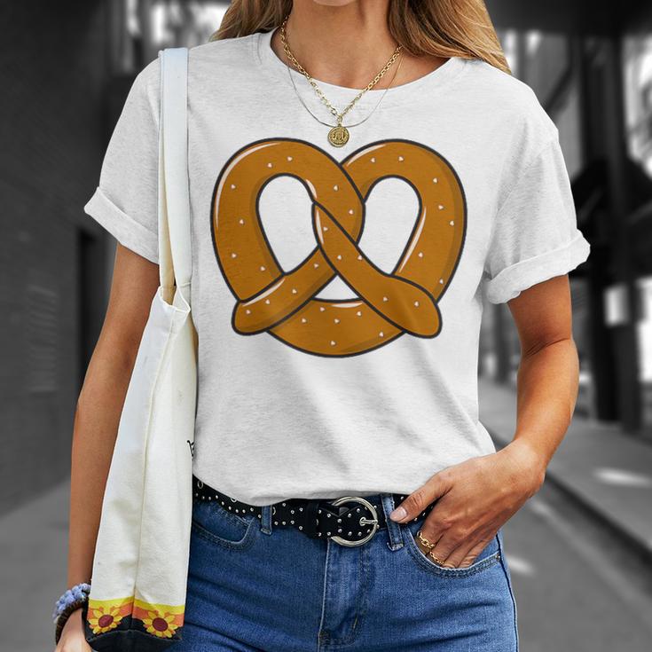 Pretzel Heart Oktoberfest Costume Minimalist Pretzel Blue S T-Shirt Geschenke für Sie