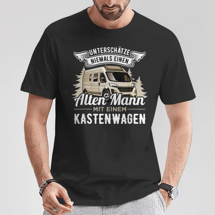 With Camper Underschatz Niemals Eine Alte Mann Mit Boxan T-Shirt Lustige Geschenke