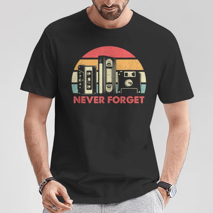 Never Forget Cool Retro Floppy Diskhs And Cassette Tapes T-Shirt Lustige Geschenke