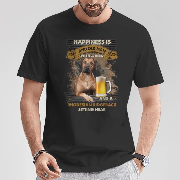 Glück Ist Ein Alter Mann Mit Einer Bier Rhodesian Ridgeback T-Shirt Lustige Geschenke