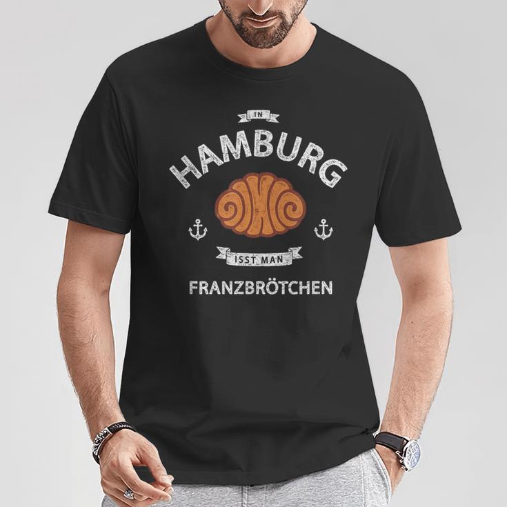 In Hamburg Isst Man Franzbrötchen Nordlicht Idea T-Shirt Lustige Geschenke