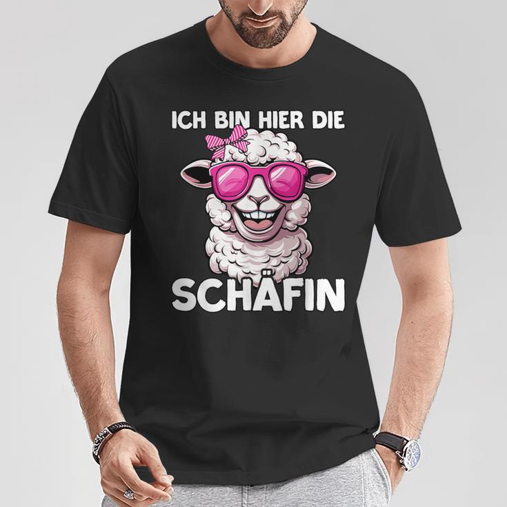 Ich Bin Hier Die Schäffin T-Shirt Lustige Geschenke