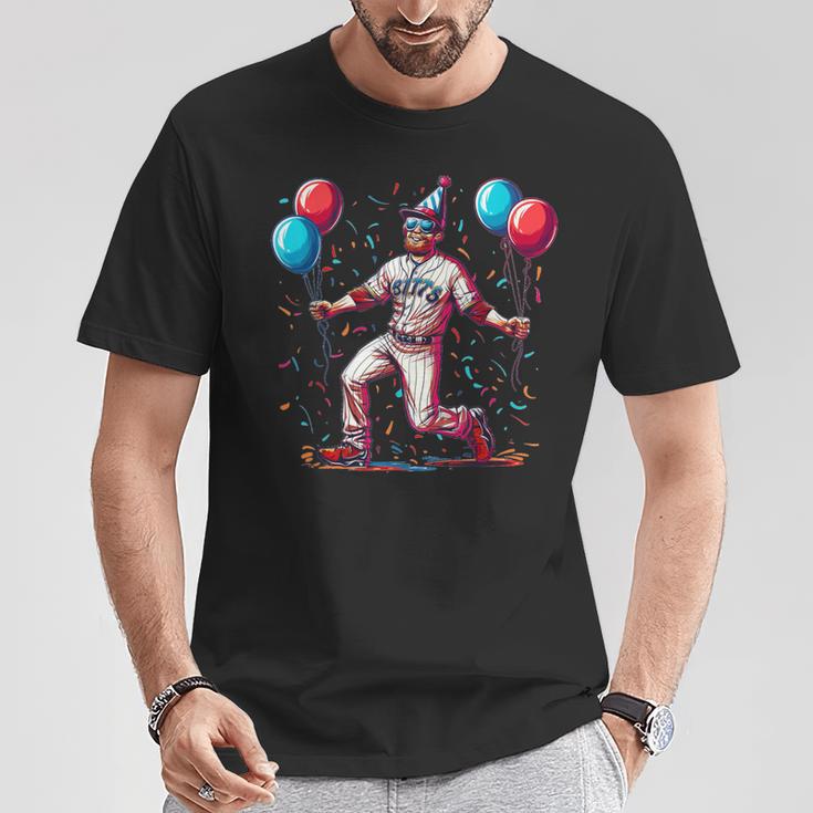 Lustiger Baseballspieler Mit Geburtstagsballons Und Hut Kostüm T-Shirt Lustige Geschenke