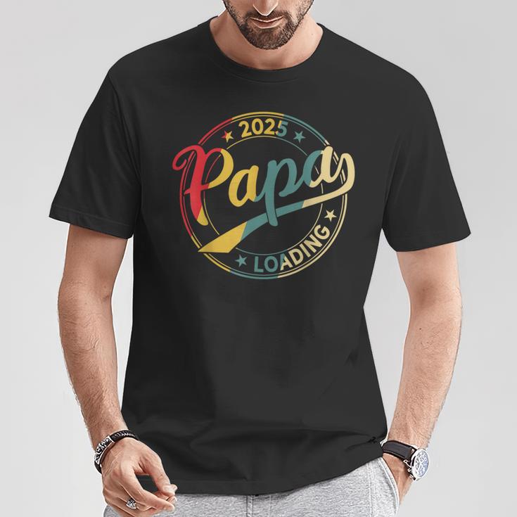 Papa 2025 Loading Werdender Papa 2025 Retro Papa Est 2025 T-Shirt Lustige Geschenke