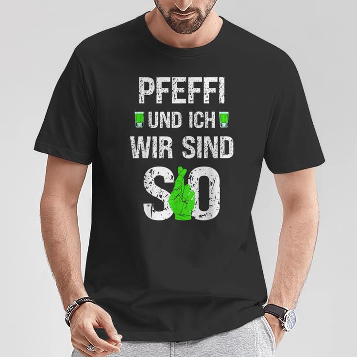 Pfeffi Und Ich Wir Sind So Peppermint Liqueur Costume T-Shirt Lustige Geschenke