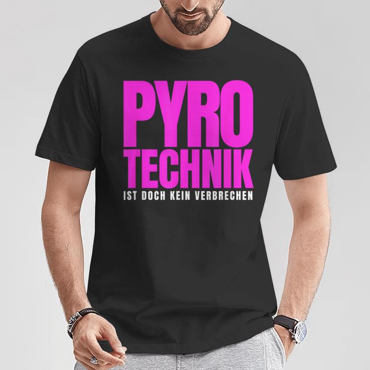 Pyrotechnik Ist Doch Keinerbrechen Hüftgold Eggers Outfit T-Shirt Lustige Geschenke