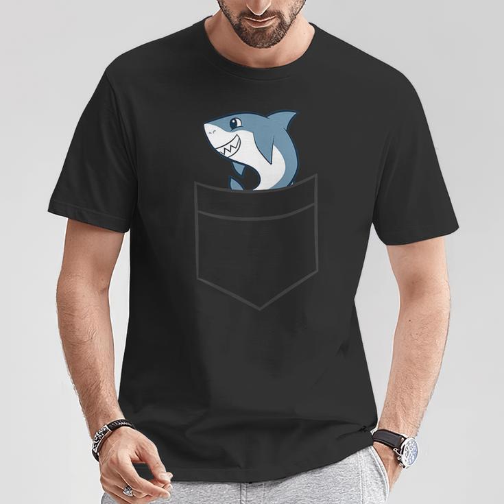 Shark In A Pocket Cute Pocket Shar T-Shirt Lustige Geschenke