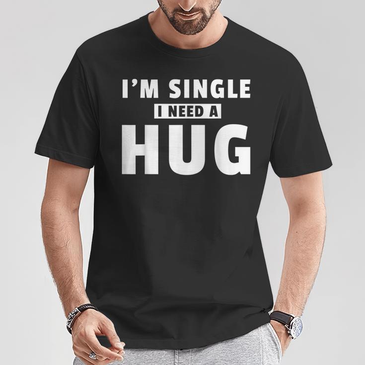 I Am Single I Need A Hug I Singel Hugging T-Shirt Lustige Geschenke