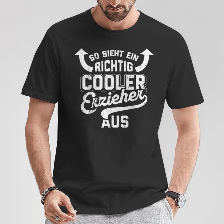 With So Ssieht Ein Richtig Cooler Erzieher Aus Educator German Text So Ssieht E T-Shirt Lustige Geschenke