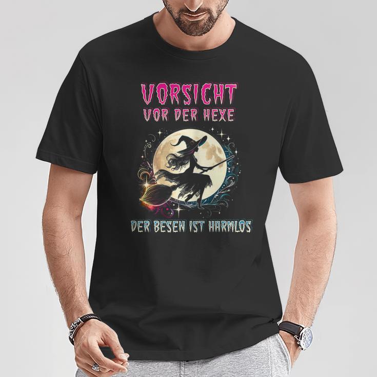 Vorsichtor Der Hexe Der Besen Ist Harmlos Hexen T-Shirt Lustige Geschenke