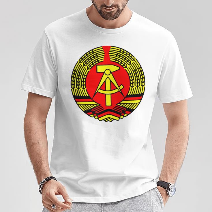 Ddr Flag Hammer And Compass Idea T-Shirt Lustige Geschenke