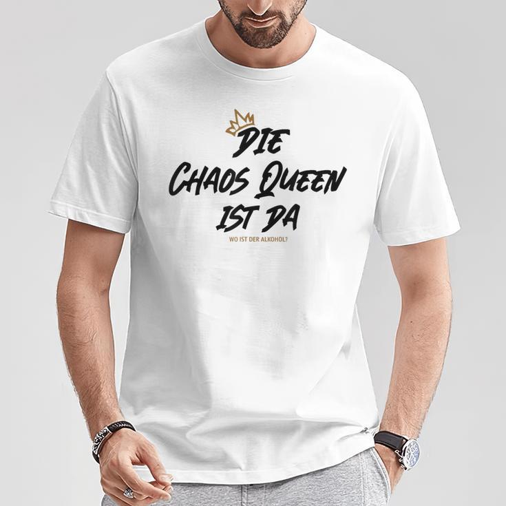 Die Chaos Queen Ist Da Wo Ist Der Alkohol Ist T-Shirt Lustige Geschenke