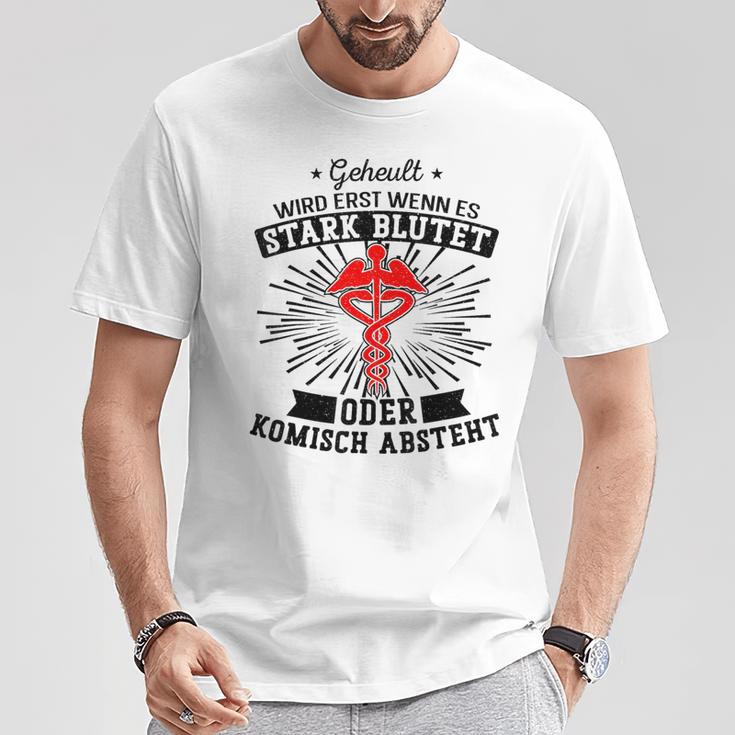 Geheult Wird Erst Wenn Es Stark Blutet Oder Komisch Abstand Ge T-Shirt Lustige Geschenke