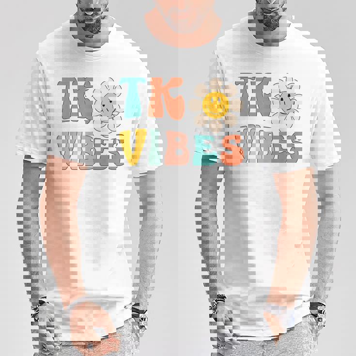 Tk Vibes Back To School Tk Team Tk Teacher & Kid Retro Daisy T-Shirt Funny Gifts