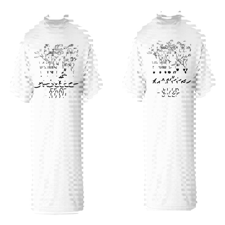 Auntie Est 2025 Promoted To Auntie 2025 Cute Aunt 2025 T-Shirt