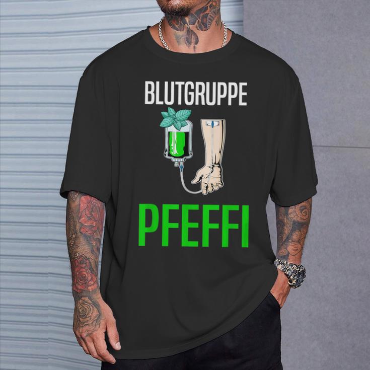 With Blutgruppe Pfeffi Peppermint Suff Saufen Peppermint Liqueur T-Shirt Geschenke für Ihn