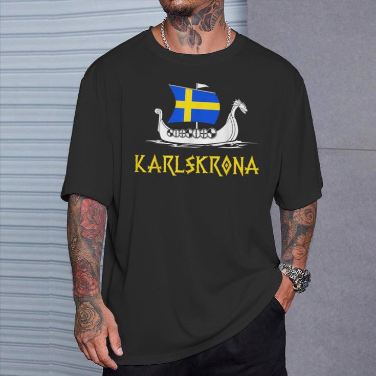 Boat Swedish Flag Swedeniking Ship Karlskrona T-Shirt Geschenke für Ihn