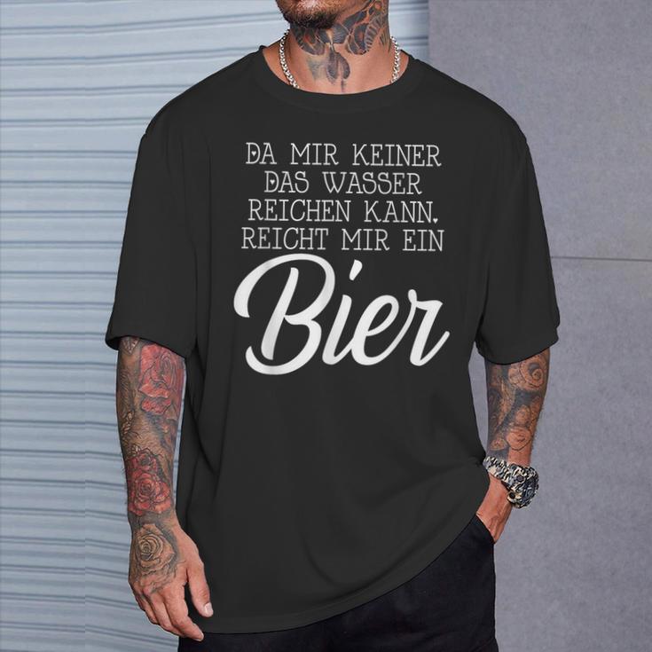 Da Mir Keiner Das Wasser Reichen Kann Reicht Mir Ein Bier T-Shirt Geschenke für Ihn