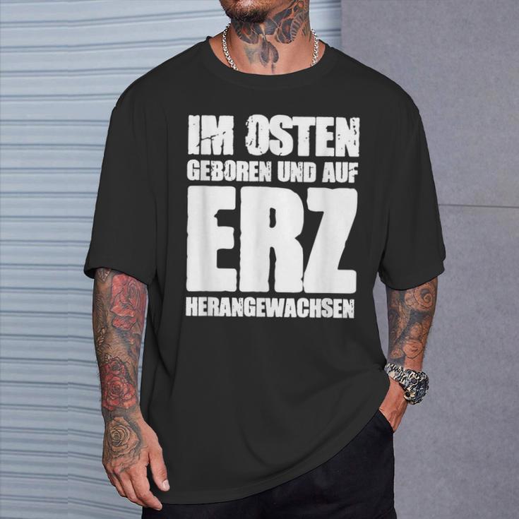 Ddr Ossi Erzgebirge Im Osten Geboren Auf Erz Heranwursen In East T-Shirt Geschenke für Ihn