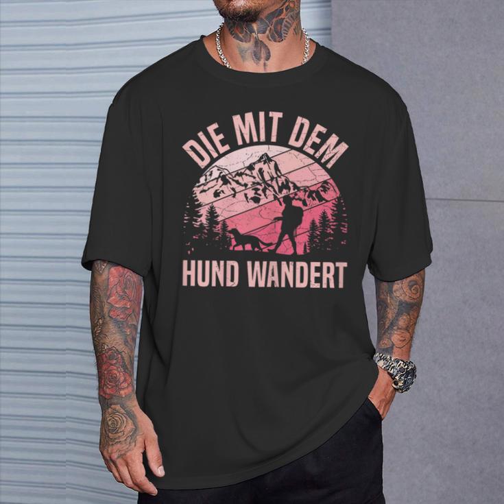 Die Mit Dem Hund Wandert Bergsteiger Berge Dog Lovers T-Shirt Geschenke für Ihn