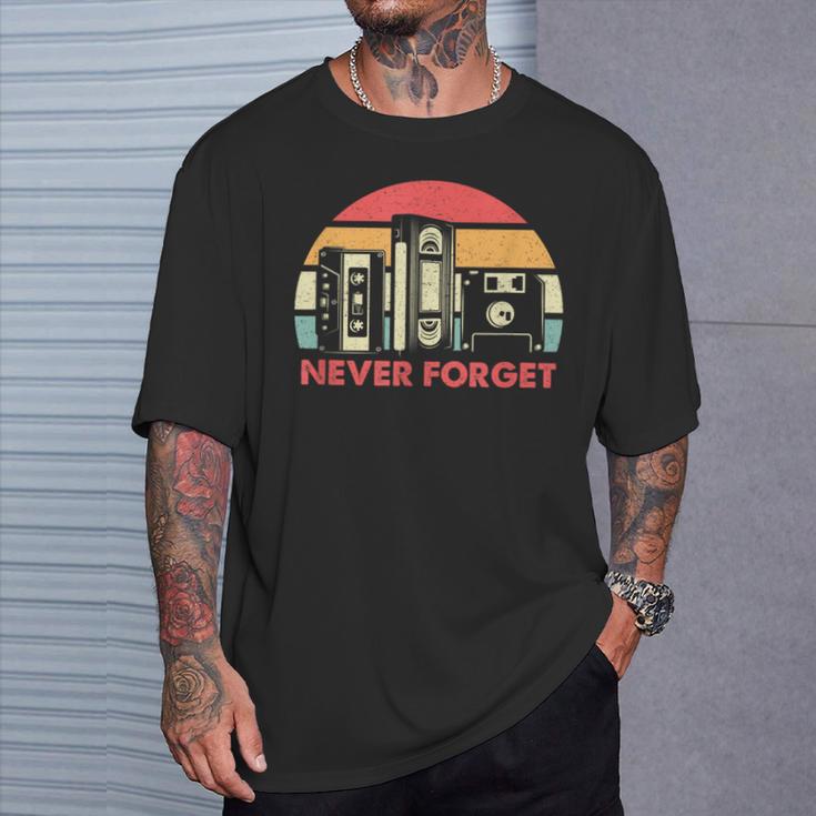 Never Forget Cool Retro Floppy Diskhs And Cassette Tapes T-Shirt Geschenke für Ihn